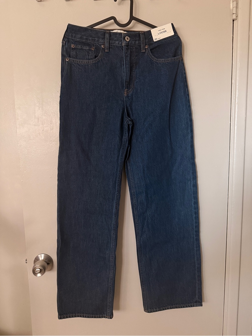 Abercrombie & Fitch women's Straight-Leg Dark Blue Jeans